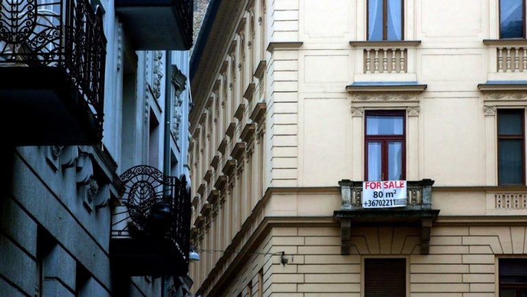 Befagyhat a lakáspiac, aki teheti, hátrahőköl az eladásból